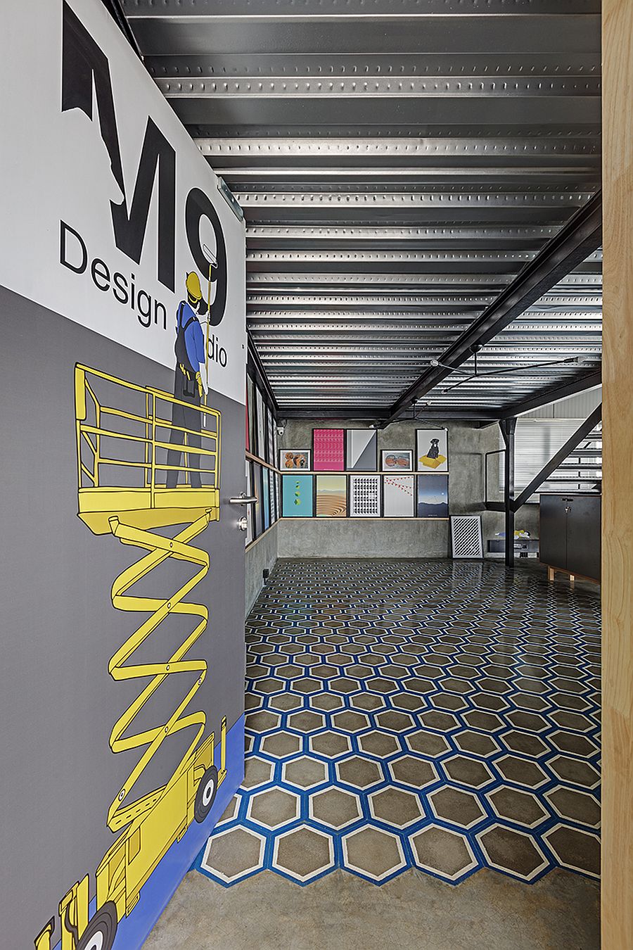 طراحی داخلی دفتر مدرن صنعتی استودیو M9